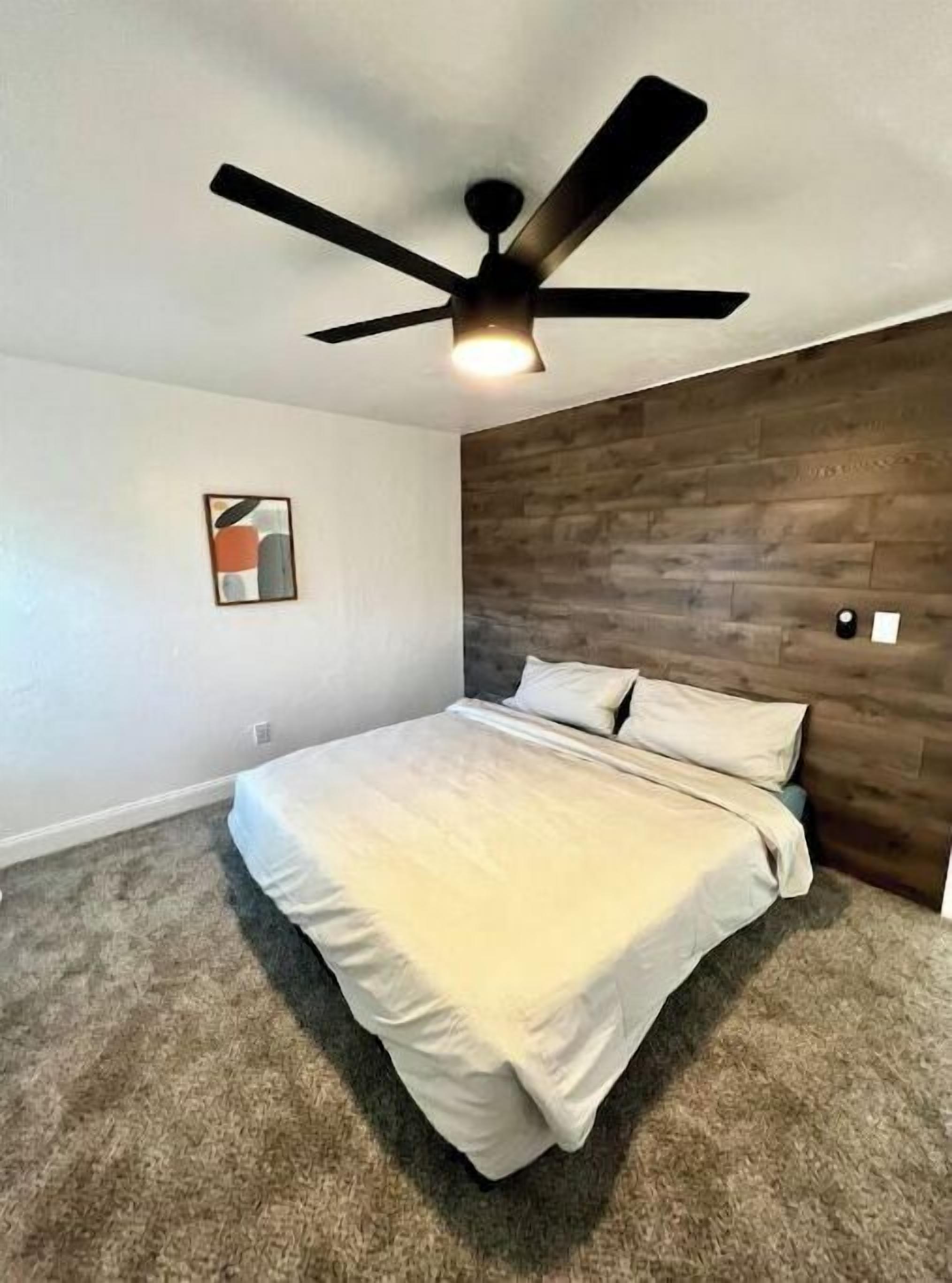 3 bedrooms, desk, iron/ironing board, travel cot