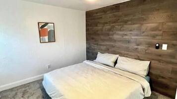 3 bedrooms, desk, iron/ironing board, travel cot