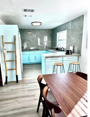 冰箱、微波炉、炉灶、洗碗机