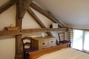 5 bedrooms, desk, iron/ironing board, travel cot