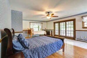 5 bedrooms, desk, WiFi, bed sheets - Sparrow Bush Retreat w/ Pool & Screened Porch (Sparrow Bush)