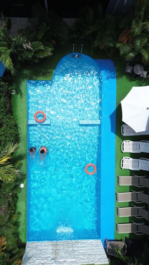 32-Zoll-Smart-TV mit Satellitenempfang, Drucker