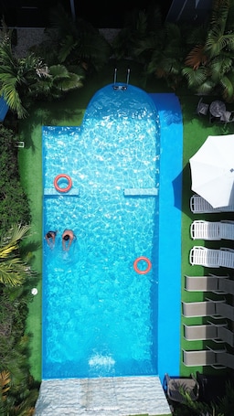 TV connectée de 32 pouces avec chaînes par satellite, imprimantes. Hotel Ballena REY