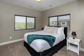 2 habitaciones, tabla de planchar con plancha, wifi y ropa de cama