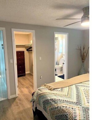 3 habitaciones, escritorio, tabla de planchar con plancha y wifi gratis