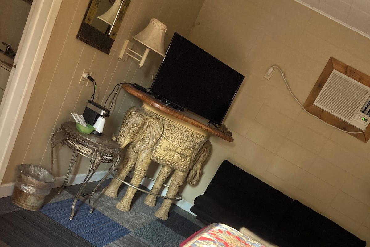 Economy Room | 1 bedroom, WiFi (free), individually decorated, individually furnished