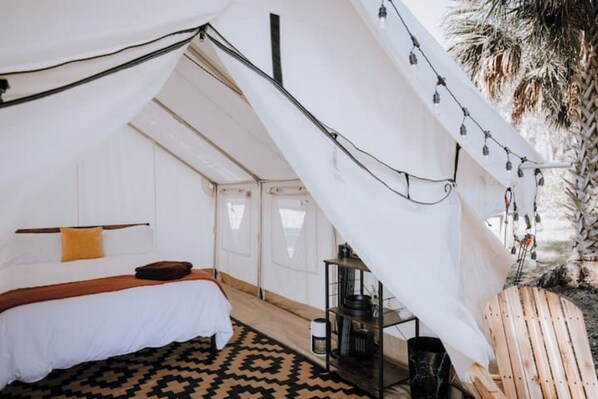 1 bedroom - Glamping Dragonfly Tent (Floral City)