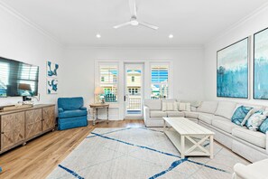 Smart TV, books - Steps To Beach & Lagoon, Overlooks Pool, Balcony Gulf Views, 4BR House, Sleep 12 (Gulf Shores)