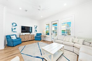 Smart TV, books - Steps To Beach & Lagoon, Overlooks Pool, Balcony Gulf Views, 4BR House, Sleep 12 (Gulf Shores)