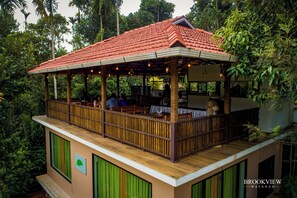 Outdoor dining - Breathtaking 2 bedroom pool villa in coffee plantation @ Brookview Wayanad (Vaduvanchal)