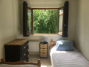 2 Schlafzimmer, Reisekinderbett, Bettwäsche