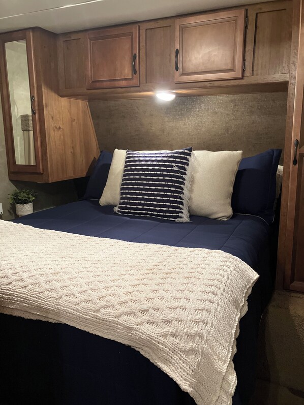 1 habitación, tabla de planchar con plancha, internet y ropa de cama 