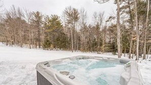 A hot tub surrounded by snow and trees. - BigBear Lodge: Mt. Sunapee / Hot tub / Firepit (New London)
