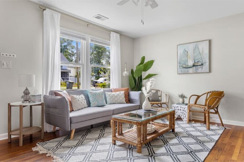 Charming Buist Bungalow: walking distance to downtown Park Circle
