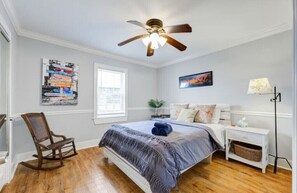 2 camere, una scrivania, ferro/asse da stiro, culla da viaggio