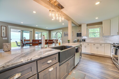 Houghton Lake Home w/ Private Dock + Kayaks!
