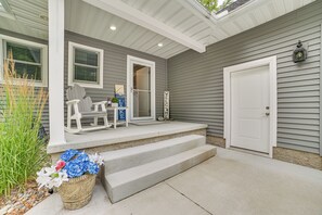 Terrace/patio - Houghton Lake Home w/ Private Dock + Kayaks! (Houghton Lake)