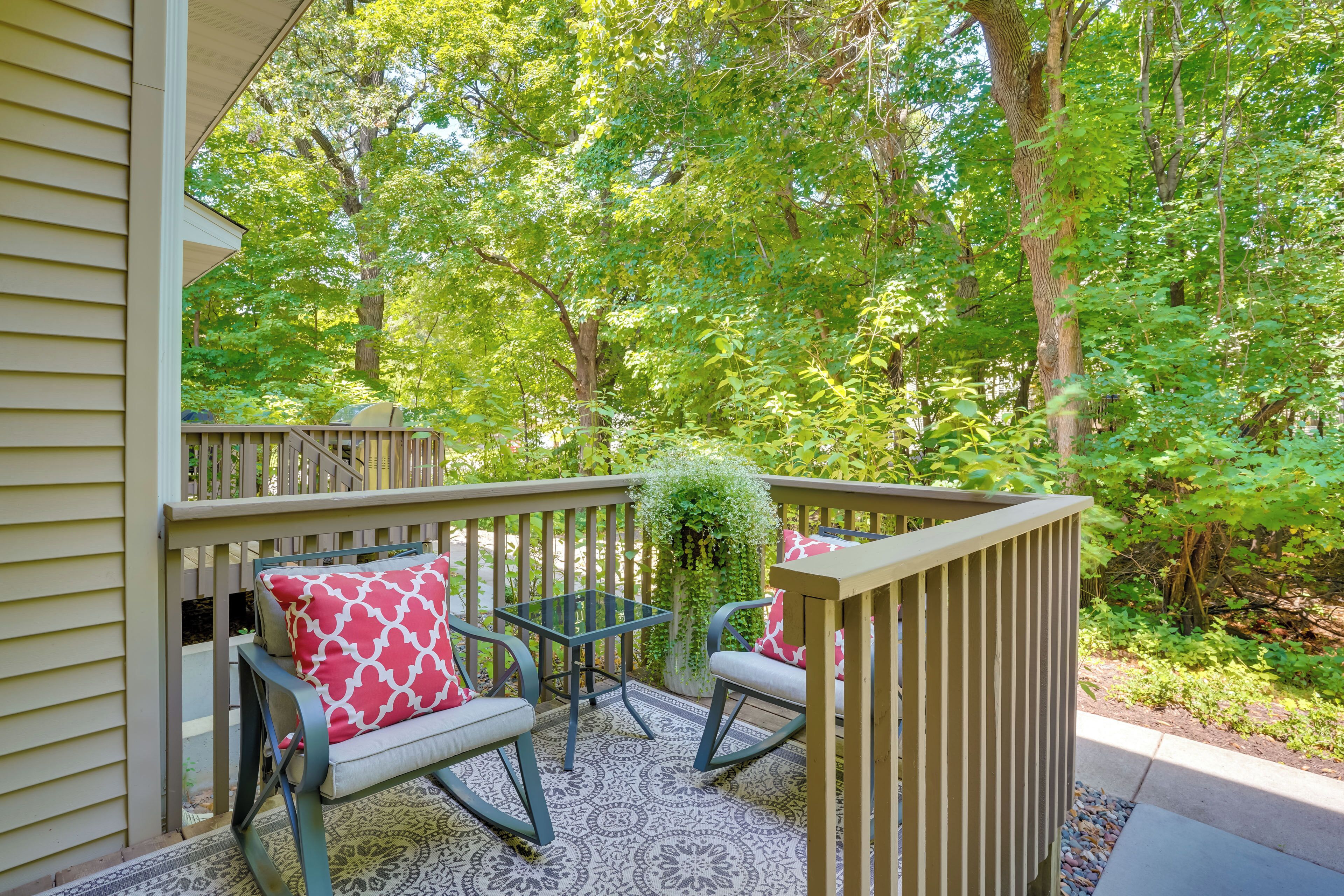 Lake Minnetonka Area Townhome < 1 Mi to Boat Ramp!