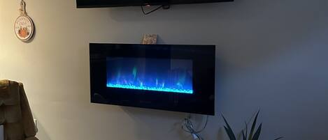 Smart TV y chimenea