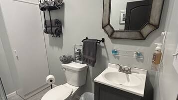 Dusche, Haartrockner, HandtĂŒcher, Seife