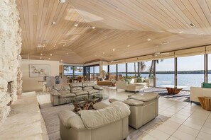 Smart TV - Stunning Waterfront Villa- private tropical paradise! (Marco Island)