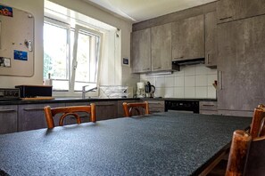 Réfrigérateur, four, plaque de cuisson, lave-vaisselle