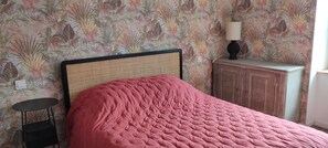 3 bedrooms, iron/ironing board, travel cot, free WiFi