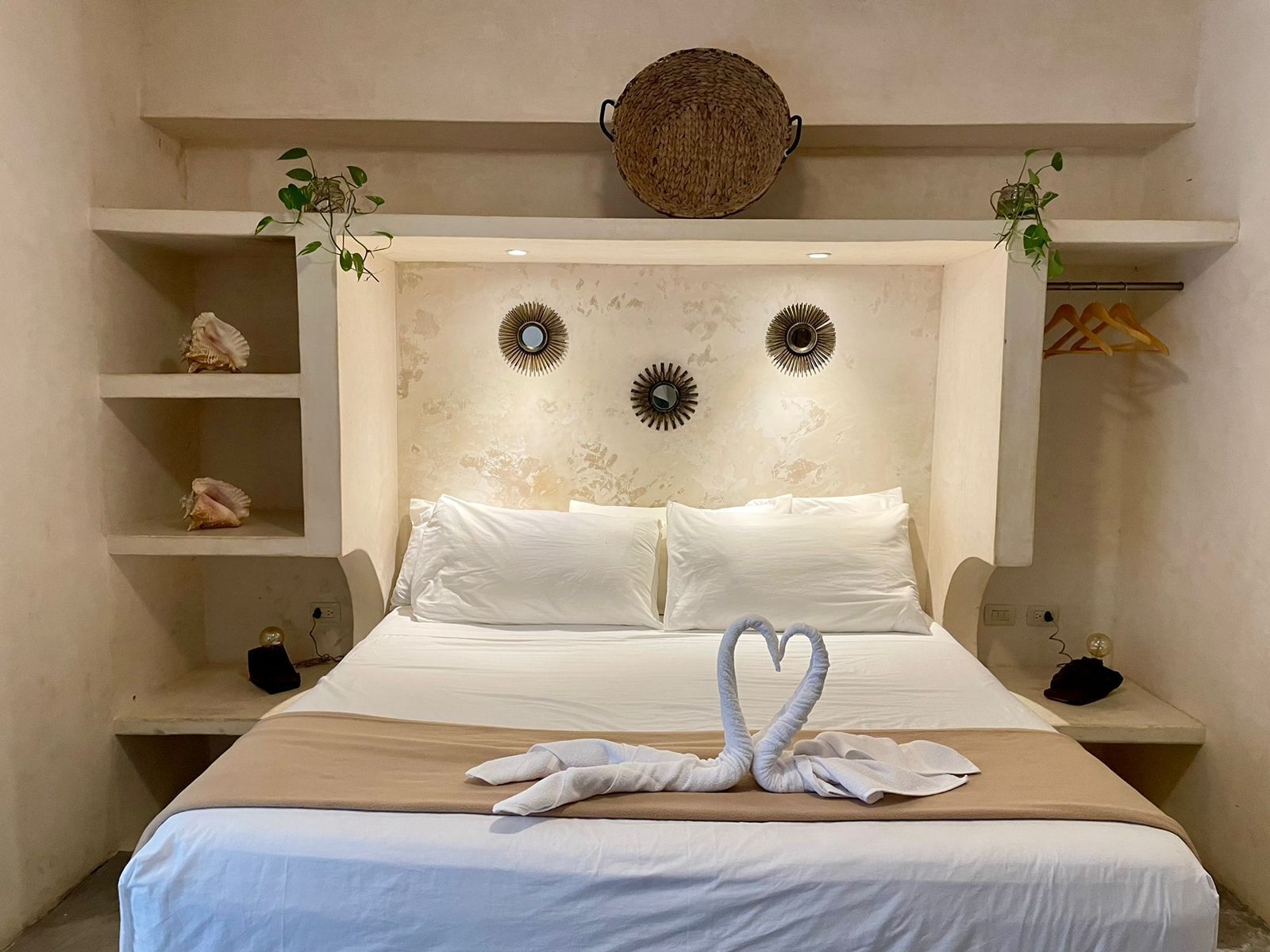 1 bedroom, premium bedding, free WiFi, bed sheets