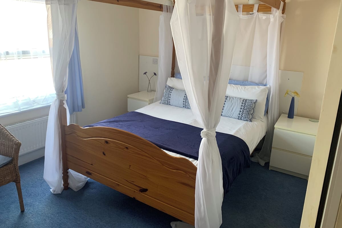 Standard double four poster | 1 bedroom