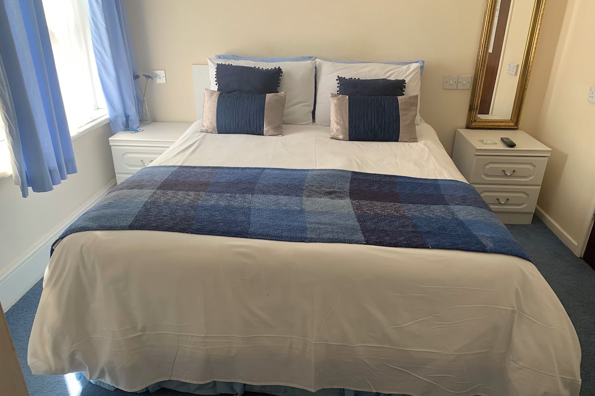 Double Room with King bed | 1 bedroom