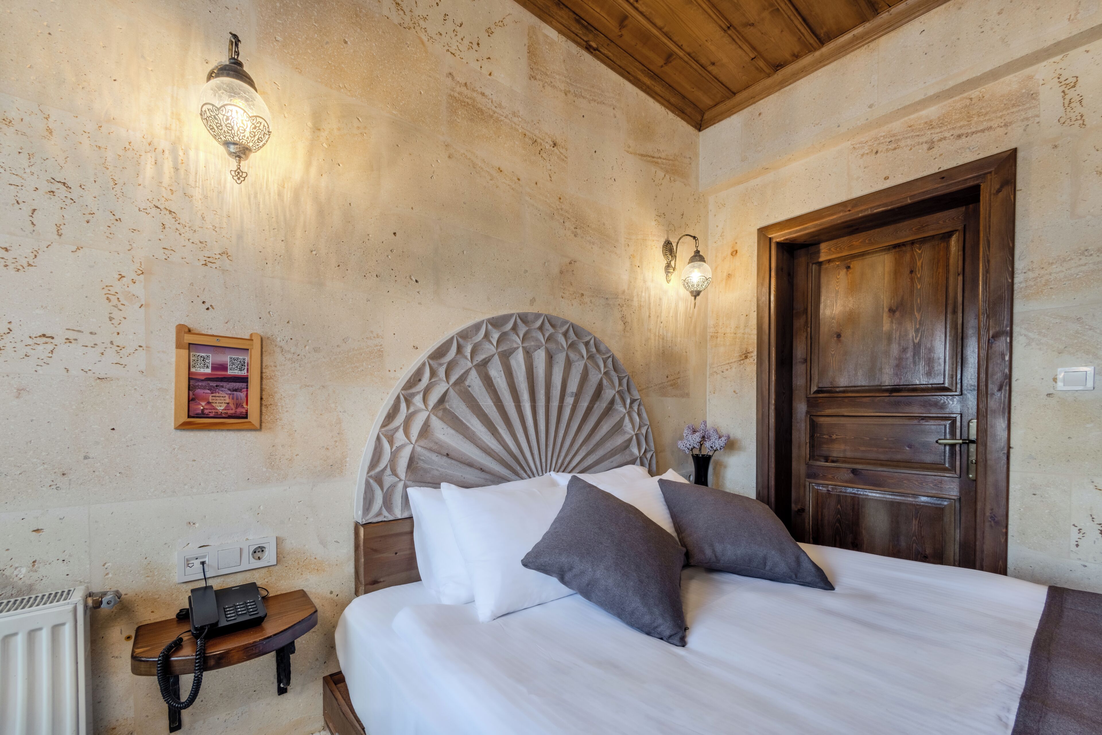 Habitació Deluxe, balcó | Roba de llit d'alta qualitat, minibar i escriptori 