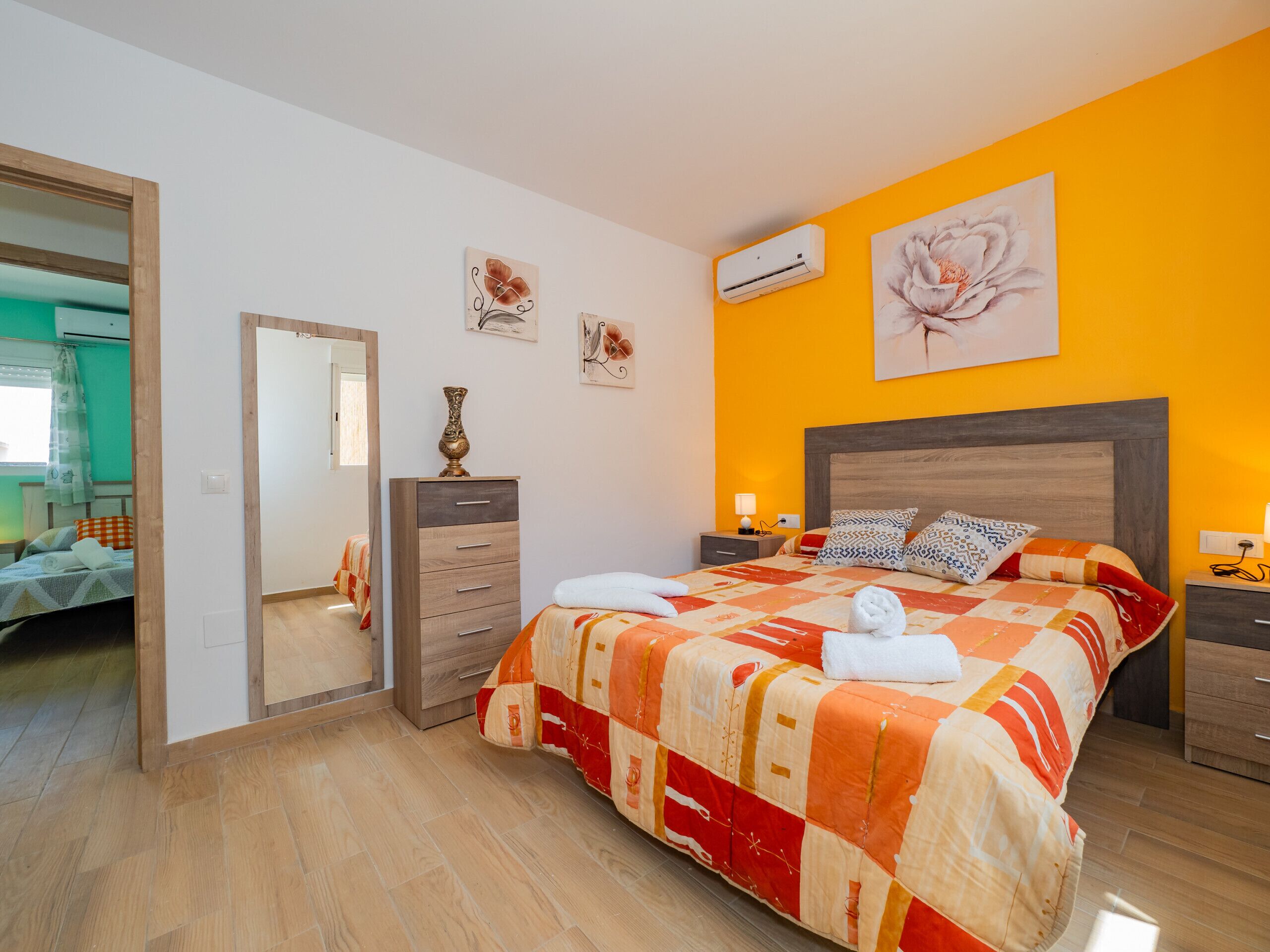 3 slaapkamers, een strijkplank/strijkijzer, gratis wifi, beddengoed