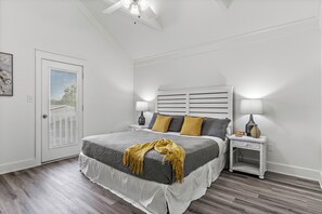 7 bedrooms, desk, iron/ironing board, travel crib