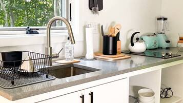 Stovetop, coffee/tea maker, toaster, cookware/dishes/utensils