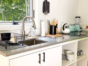 Stovetop, coffee/tea maker, toaster, cookware/dishes/utensils
