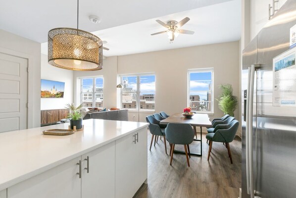 Dining - Spacious 4B Oasis steps from French Quarter - Your NOLA Dream Awaits! (New Orleans)
