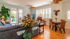 Fernseher, DVD-Player, Stereoanlage