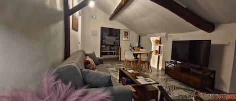 Smart TV y chimenea
