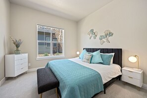 Maison, Plusieurs lits, patio, vue sur le jardin (2726 Prairie Flax Street) | 4 chambres, décor unique, ameublement unique, bureau
