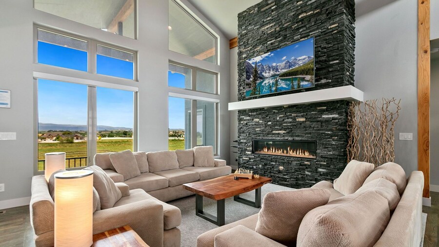 Luxury Home With Spectacular Rocky Mountain Views