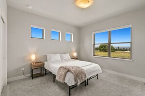 独立别墅, 多张床, 露台, 山景 (39749 Hilltop Circle) | 4 多间卧室、特色装修、特色家居、办公桌