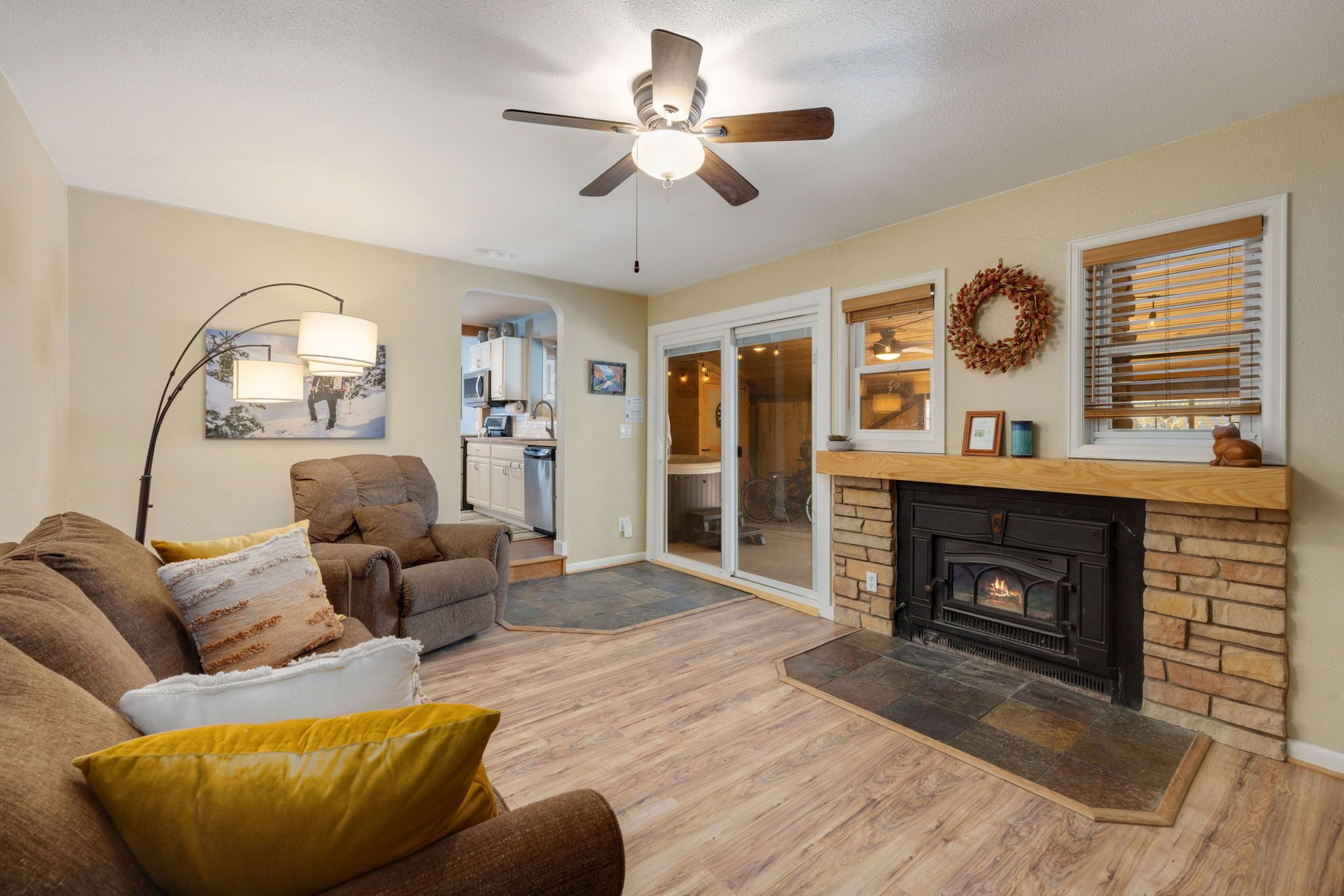 House, Multiple Beds, Hot Tub, Garden View (919 Grant Avenue) | Living area | TV, fireplace