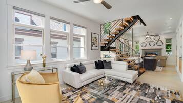 Maison, plusieurs lits, patio, vue jardin (616 Peterson St*) | Coin séjour