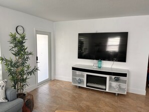 Smart TV, fireplace