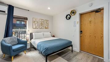 Appartement, 1 queensize bed, sauna (620 Mathews St. (Unit 100)) | 1 slaapkamer, individueel gedecoreerd, individueel gemeubileerd