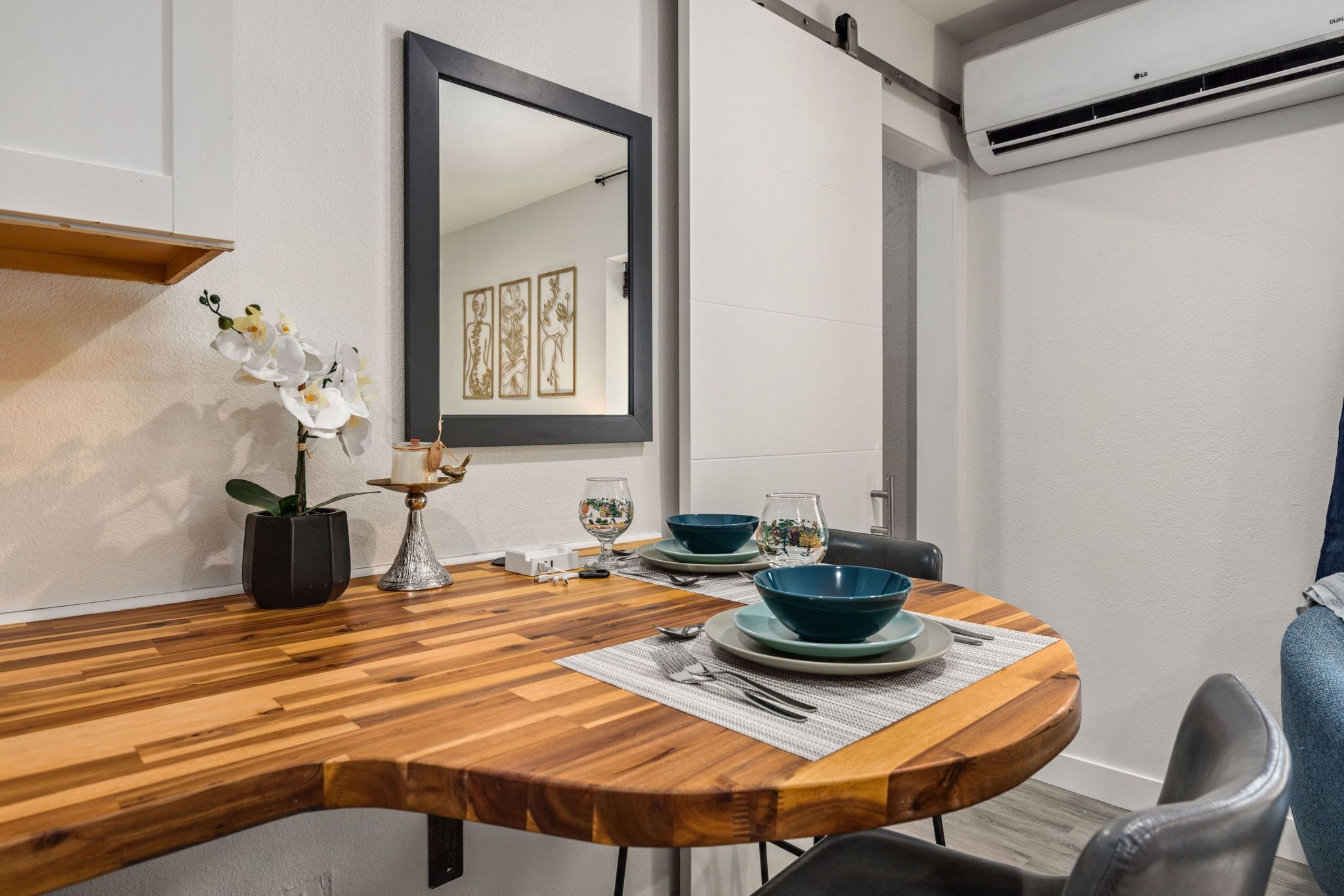 公寓, 1 张大床, 桑拿浴 (620 Mathews St. (Unit 100)) | 用餐