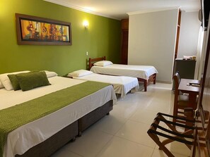 Minibar, desk, laptop workspace, free WiFi - Hotel San Francisco (Barranquilla)