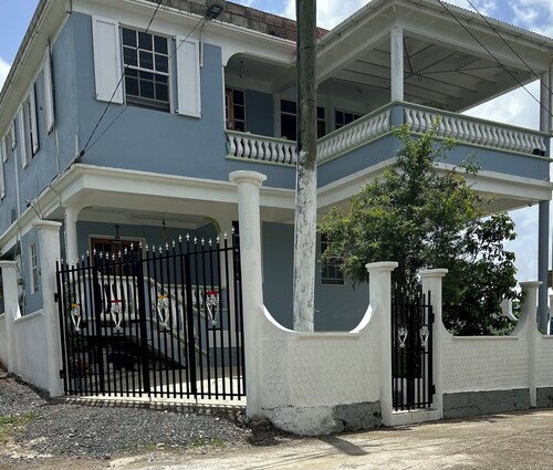 NIZA’S PLACE  —Cozy Mountainside Villa with Ocean view.