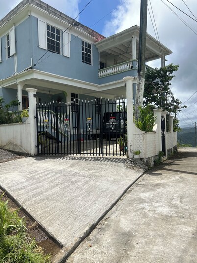 NIZA’S PLACE—Cozy Mountainside Villa with Ocean view.