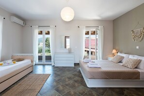 3 chambres, coffres-forts dans les chambres, fer et planche à repasser